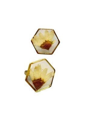 Vintage Handmade Studs Earrings Real Pressed Daisy Flowers Gold Tone Hexagon